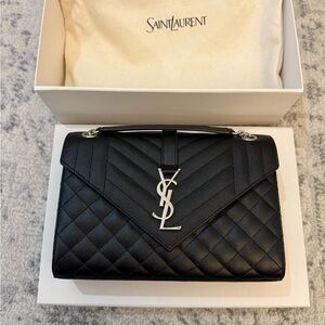 Envelope Medium In Quilted Grain De Poudre Embossed Leather